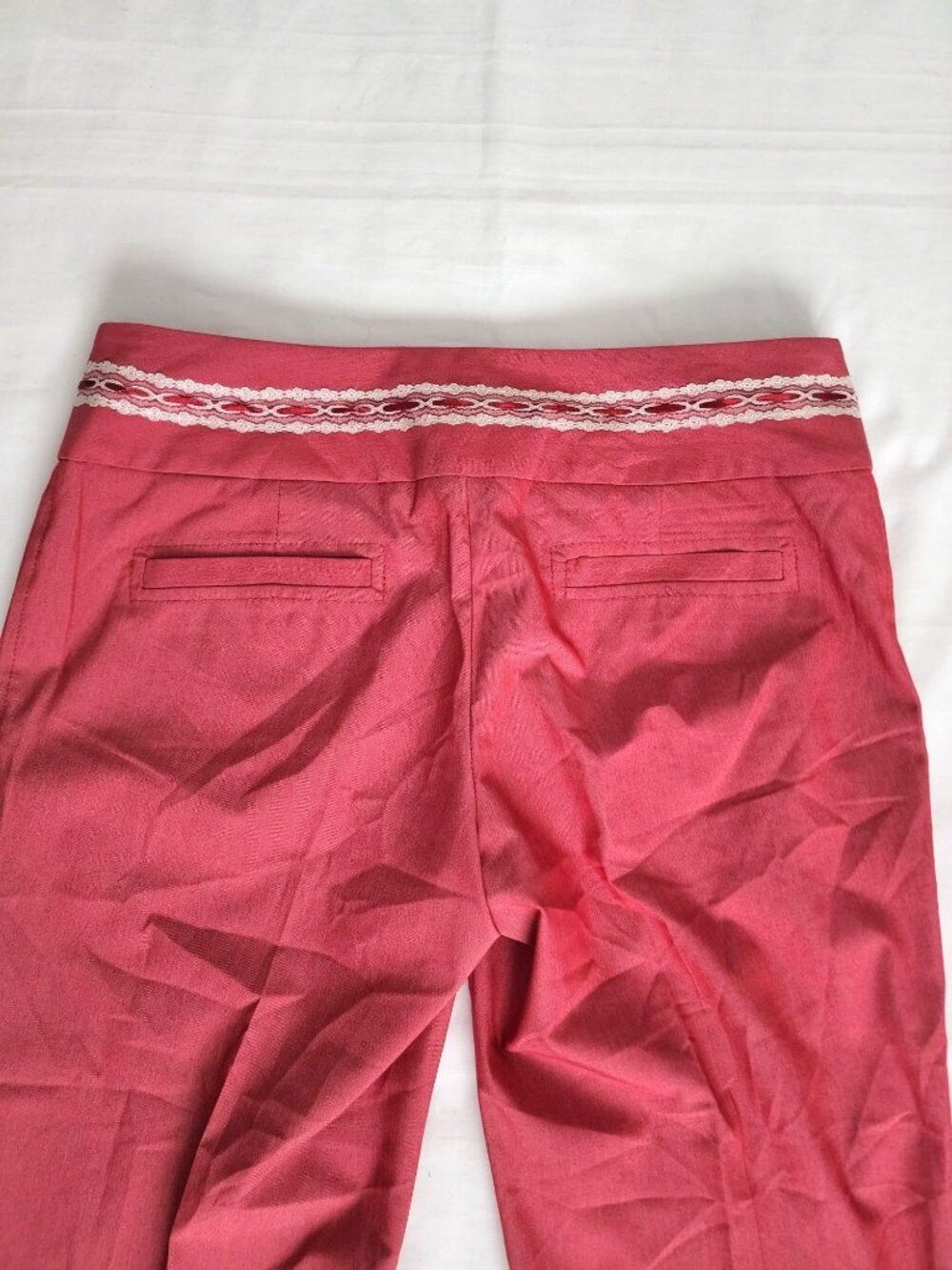 BEBE Women's Lace Detailed Waistband Crop Ankle Pants In Rhubarb Size 4 - Picture 5 of 13